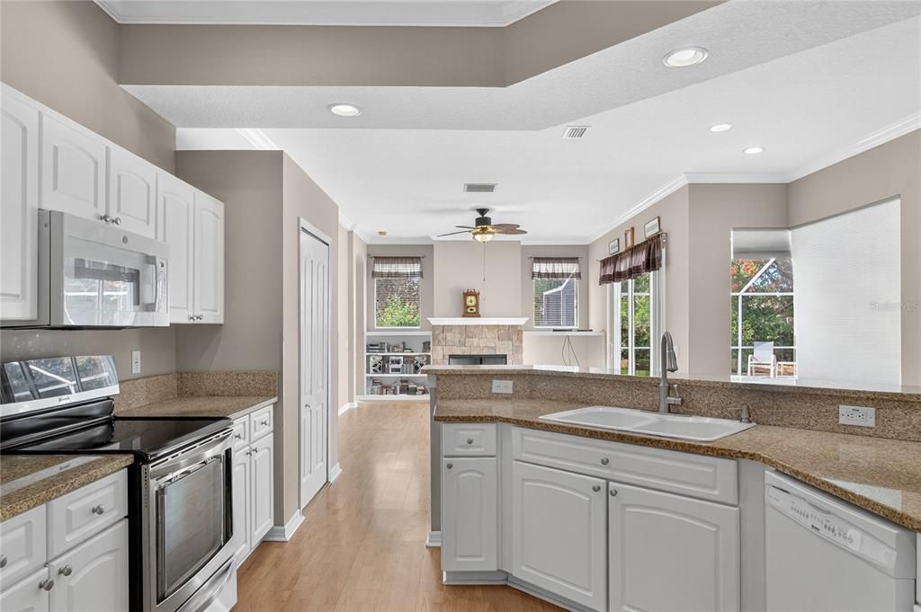 Active With Contract: $639,900 (4 beds, 3 baths, 2133 Square Feet)