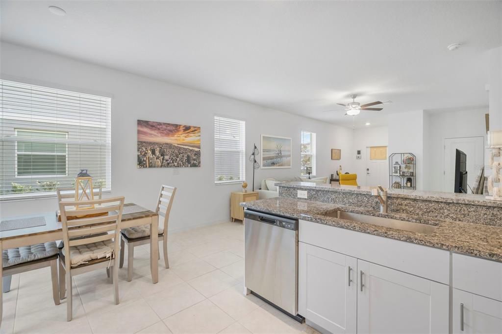 На продажу: $305,000 (2 спален, 2 ванн, 1541 Квадратных фут)