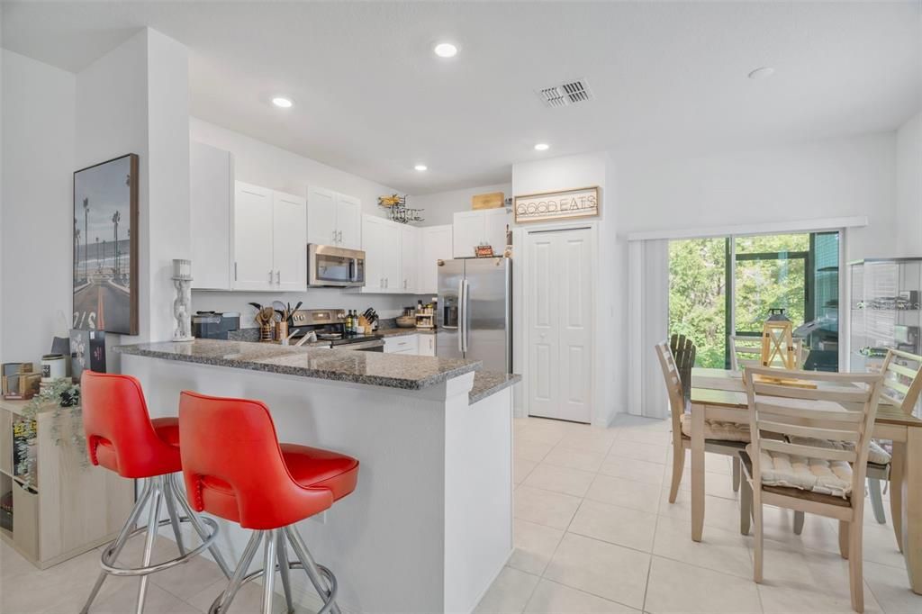 На продажу: $305,000 (2 спален, 2 ванн, 1541 Квадратных фут)