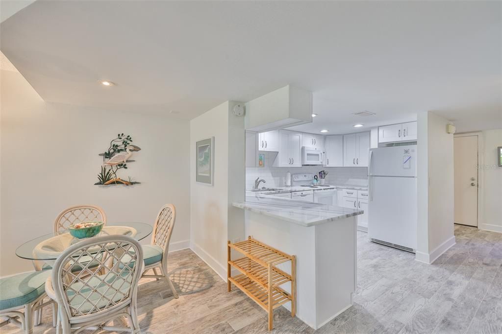 For Sale: $212,000 (2 beds, 2 baths, 1296 Square Feet)