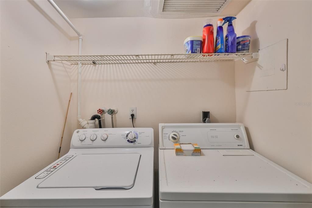 For Sale: $212,000 (2 beds, 2 baths, 1296 Square Feet)