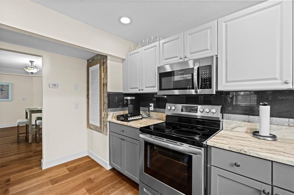 На продажу: $295,000 (2 спален, 2 ванн, 1334 Квадратных фут)