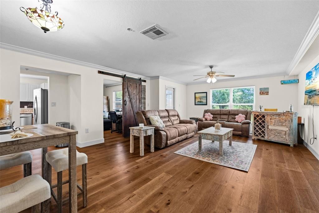 На продажу: $295,000 (2 спален, 2 ванн, 1334 Квадратных фут)