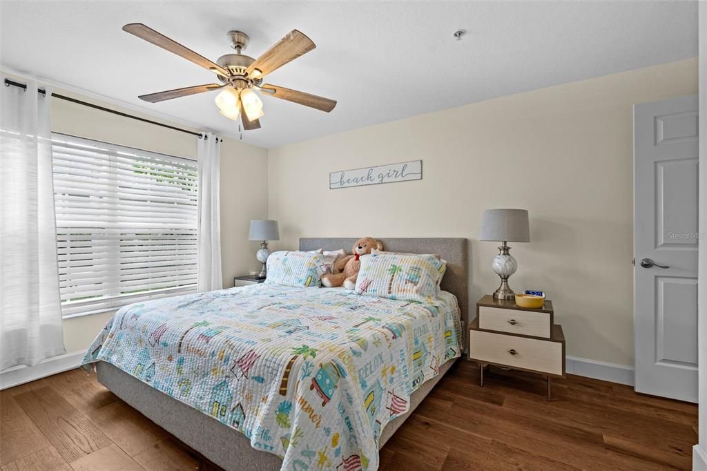 На продажу: $295,000 (2 спален, 2 ванн, 1334 Квадратных фут)