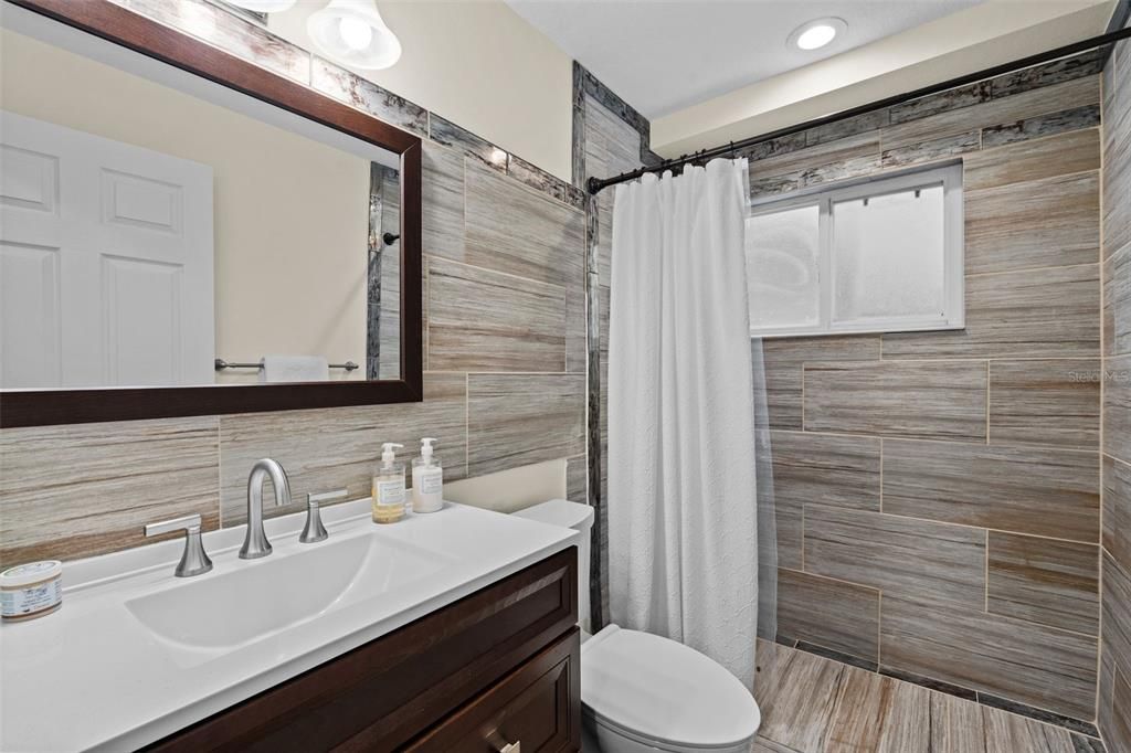 На продажу: $295,000 (2 спален, 2 ванн, 1334 Квадратных фут)