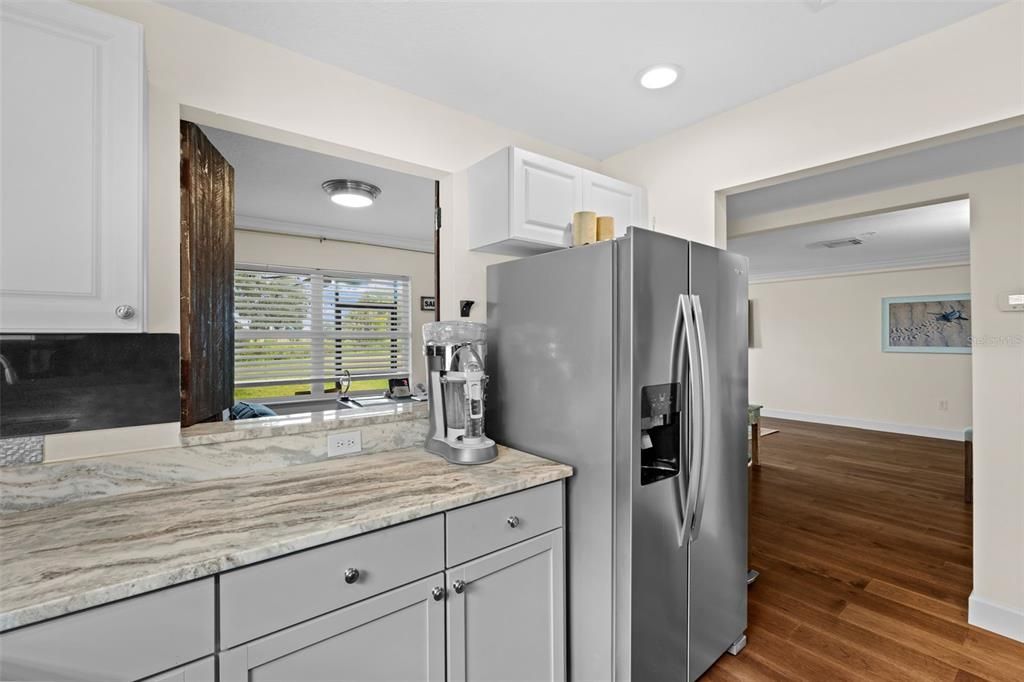 На продажу: $295,000 (2 спален, 2 ванн, 1334 Квадратных фут)