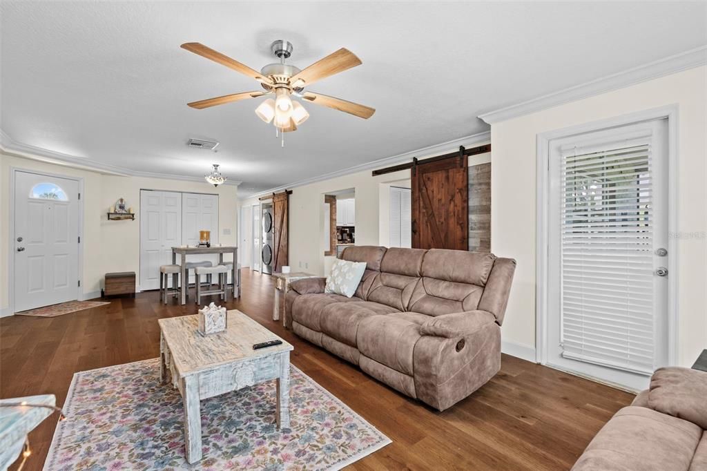 На продажу: $295,000 (2 спален, 2 ванн, 1334 Квадратных фут)