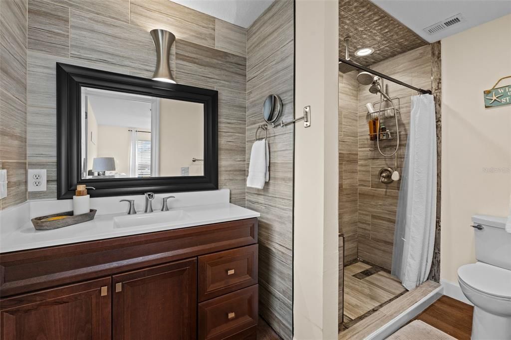 На продажу: $295,000 (2 спален, 2 ванн, 1334 Квадратных фут)