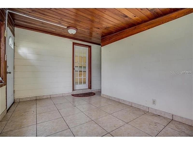 Active With Contract: $480,000 (2 beds, 1 baths, 1160 Square Feet)