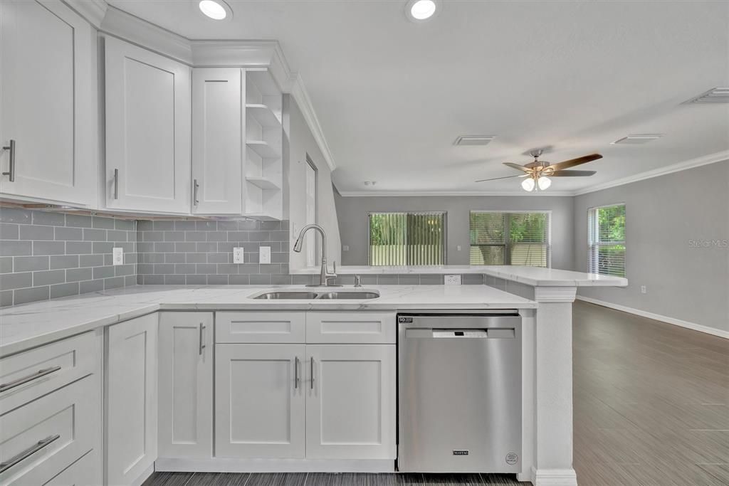 En Venta: $279,000 (3 camas, 2 baños, 1573 Pies cuadrados)