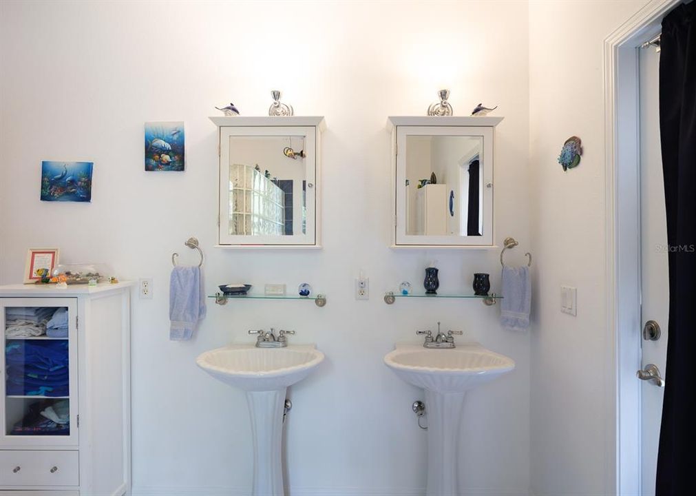 待售: $599,000 (6 贝兹, 4 浴室, 3121 平方英尺)