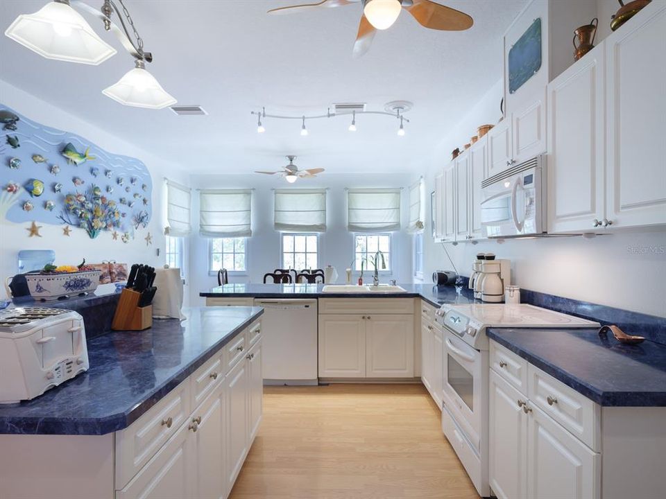 待售: $599,000 (6 贝兹, 4 浴室, 3121 平方英尺)