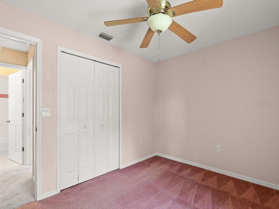 For Sale: $265,000 (3 beds, 2 baths, 1076 Square Feet)