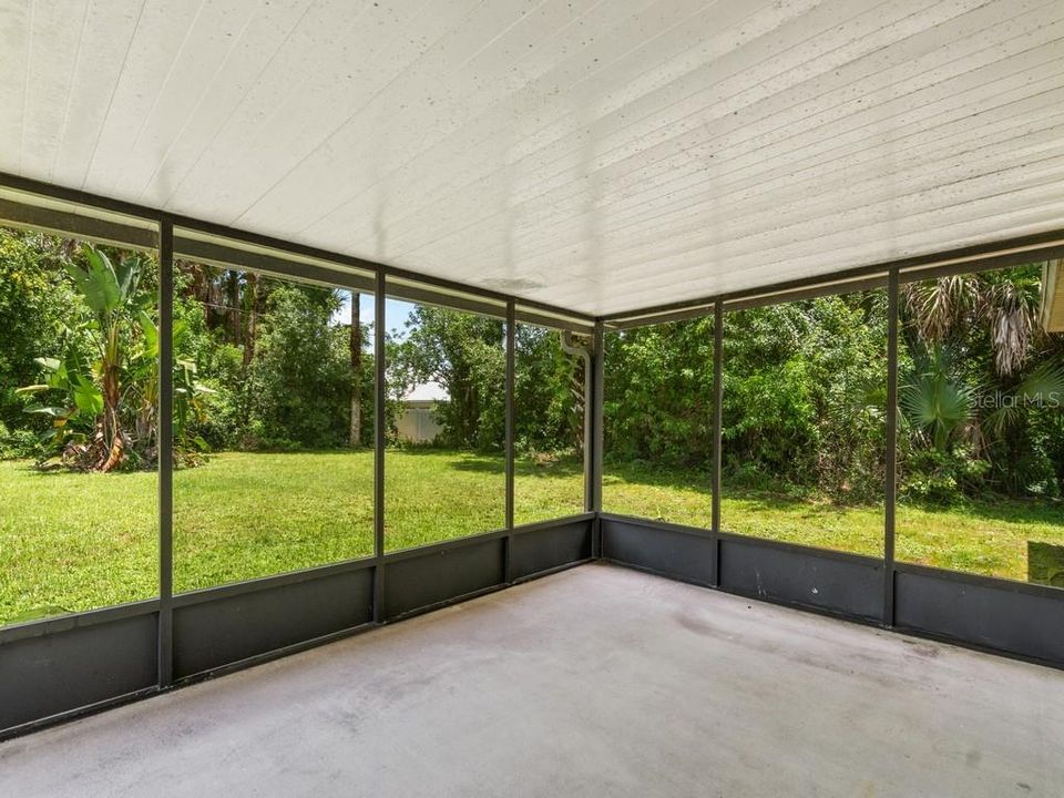 For Sale: $265,000 (3 beds, 2 baths, 1076 Square Feet)