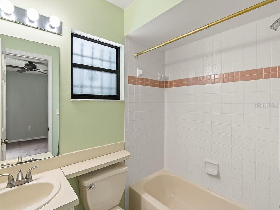 For Sale: $265,000 (3 beds, 2 baths, 1076 Square Feet)