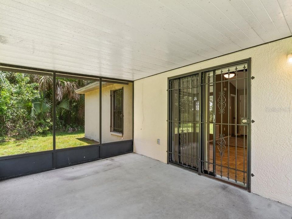 For Sale: $265,000 (3 beds, 2 baths, 1076 Square Feet)