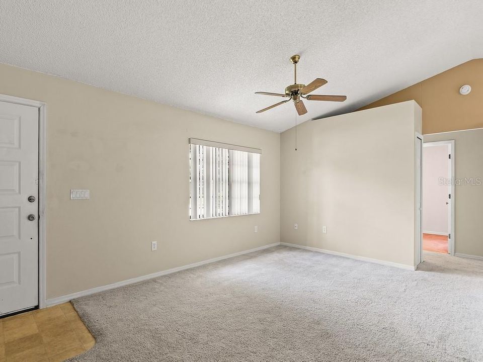 For Sale: $265,000 (3 beds, 2 baths, 1076 Square Feet)