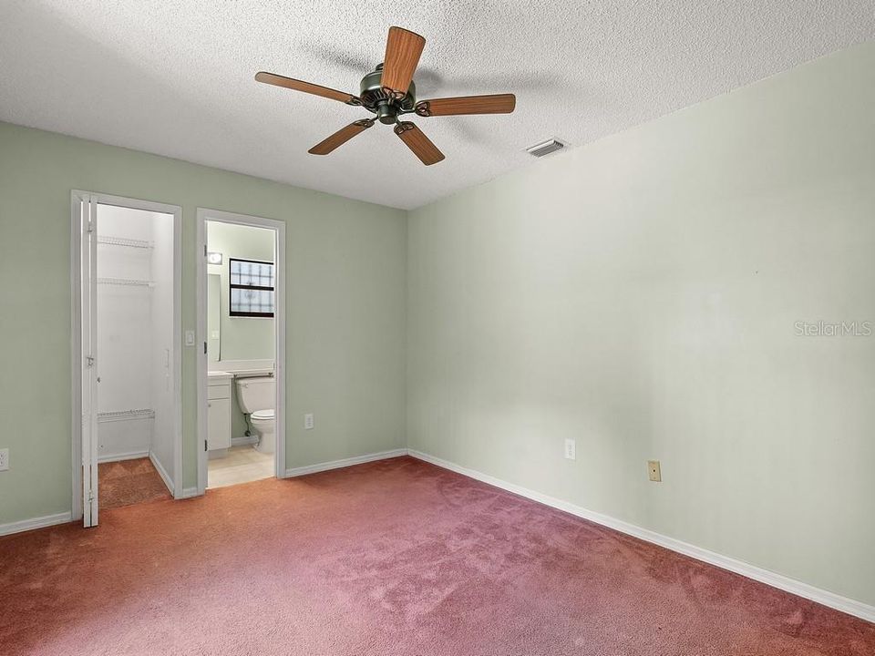 For Sale: $265,000 (3 beds, 2 baths, 1076 Square Feet)