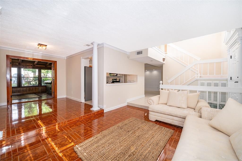 Под контрактом: $450,000 (3 спален, 2 ванн, 2185 Квадратных фут)