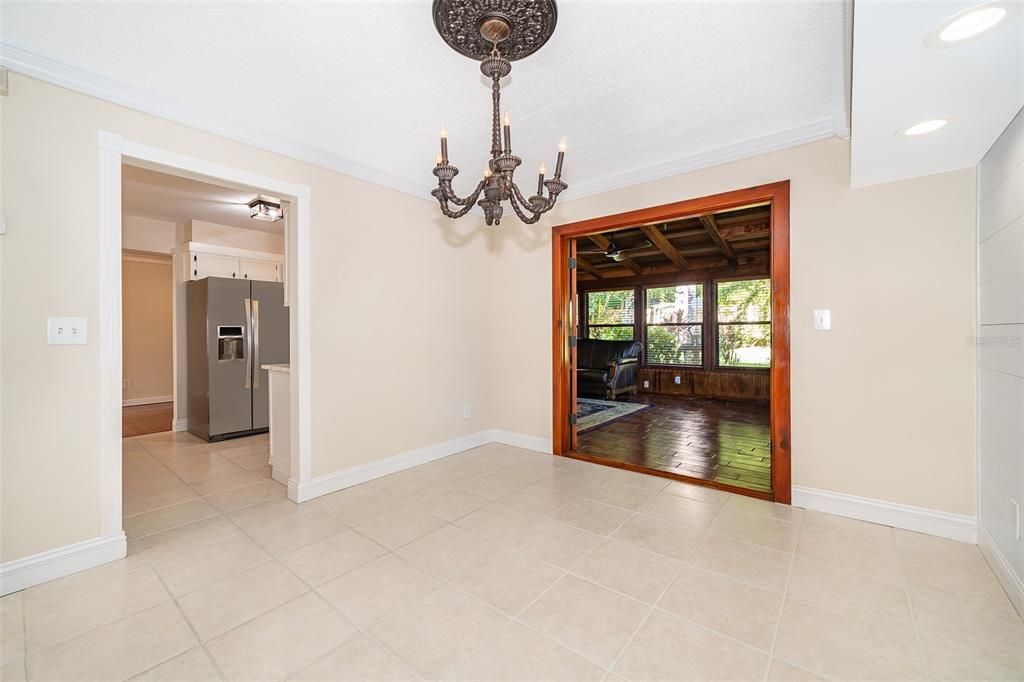 Под контрактом: $450,000 (3 спален, 2 ванн, 2185 Квадратных фут)