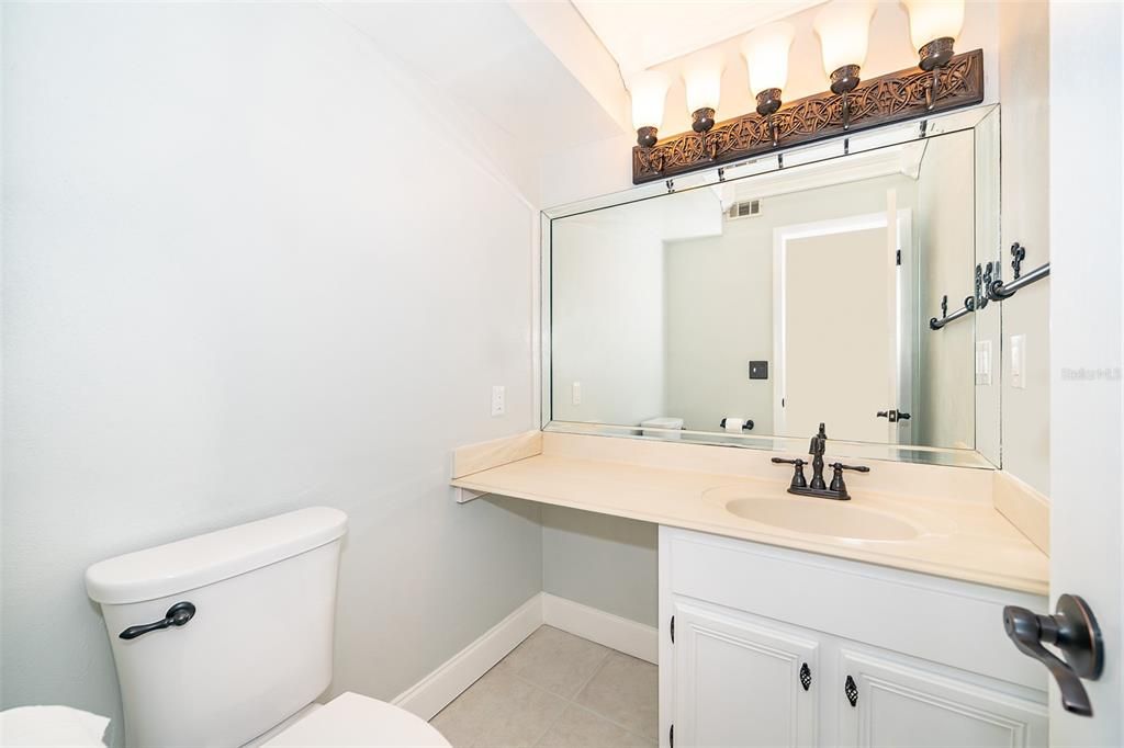 Под контрактом: $450,000 (3 спален, 2 ванн, 2185 Квадратных фут)