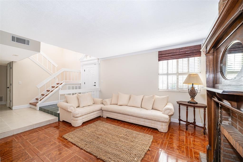 Под контрактом: $450,000 (3 спален, 2 ванн, 2185 Квадратных фут)