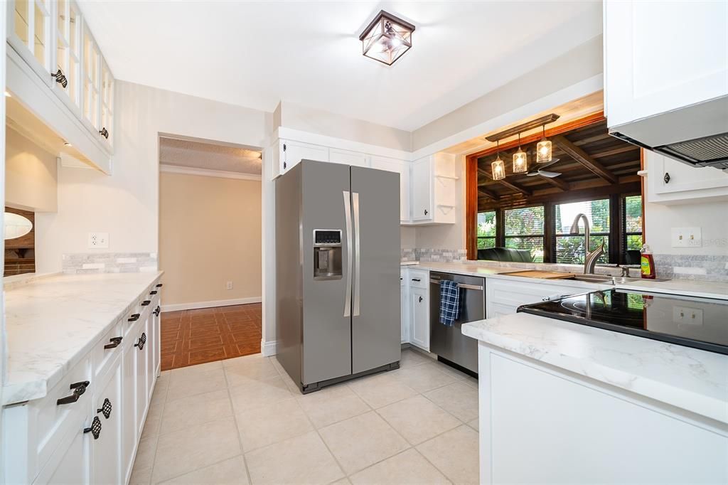 Под контрактом: $450,000 (3 спален, 2 ванн, 2185 Квадратных фут)