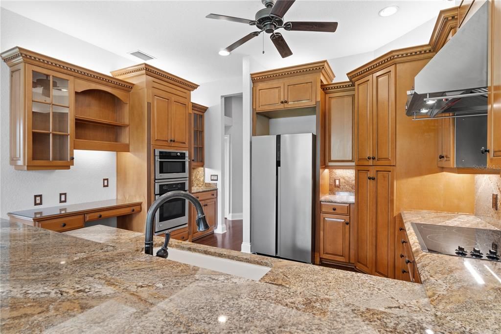 For Sale: $715,000 (4 beds, 3 baths, 2591 Square Feet)