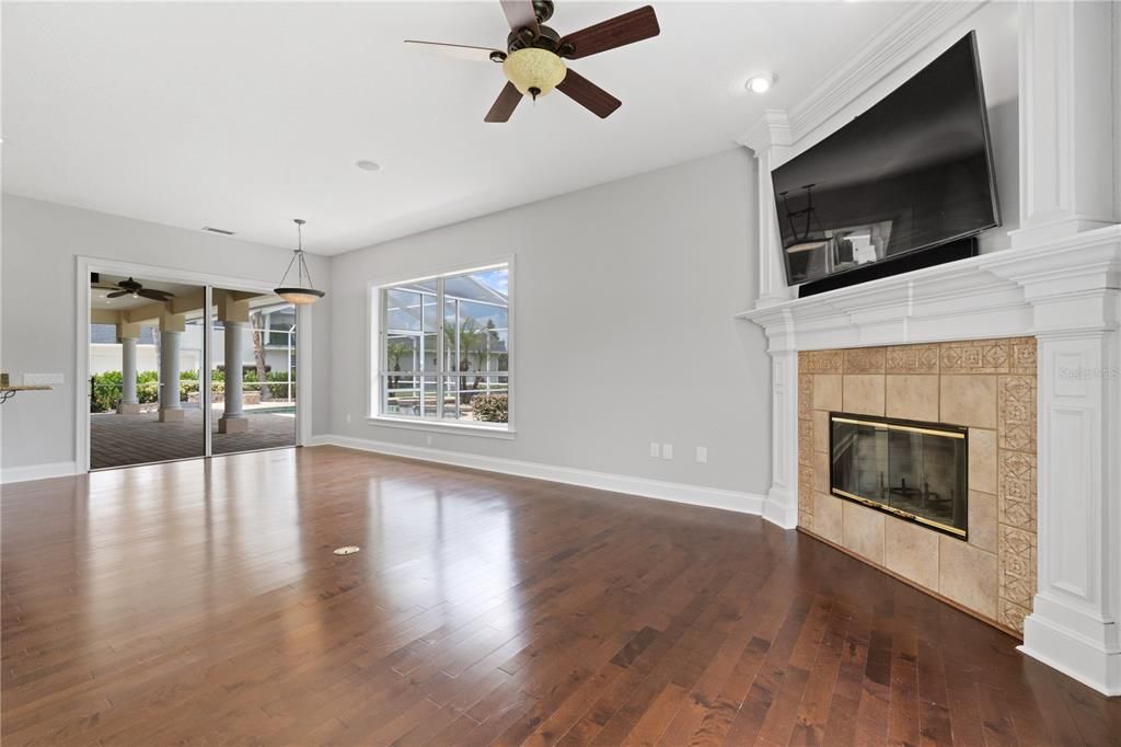 For Sale: $715,000 (4 beds, 3 baths, 2591 Square Feet)