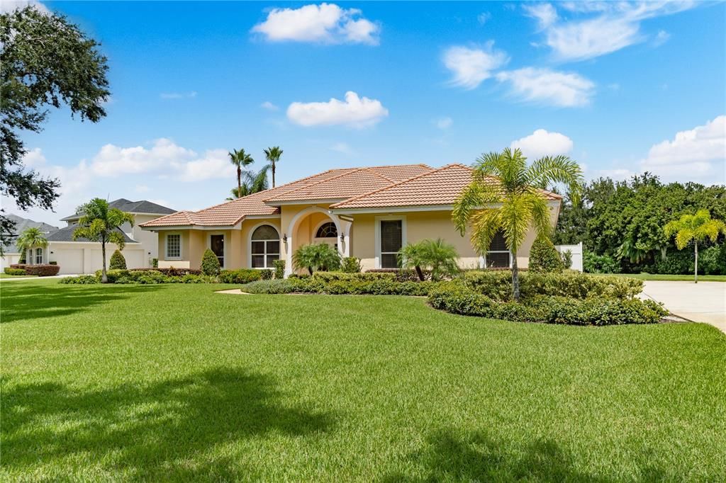 For Sale: $715,000 (4 beds, 3 baths, 2591 Square Feet)