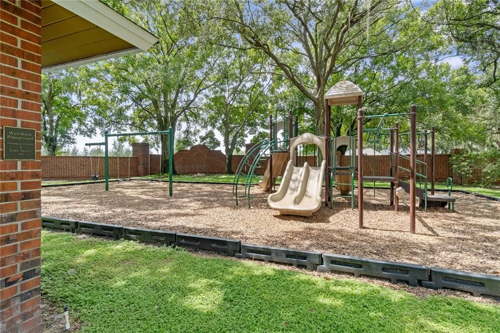 For Sale: $715,000 (4 beds, 3 baths, 2591 Square Feet)