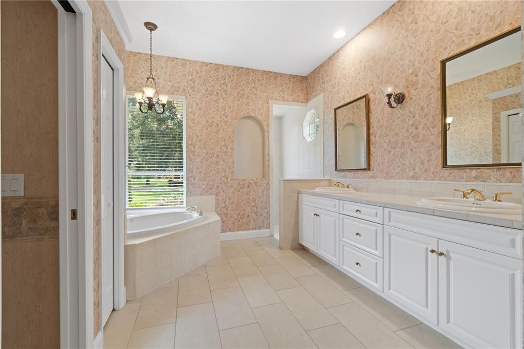 For Sale: $715,000 (4 beds, 3 baths, 2591 Square Feet)