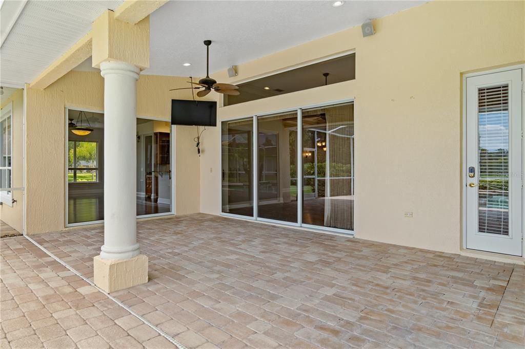 For Sale: $715,000 (4 beds, 3 baths, 2591 Square Feet)