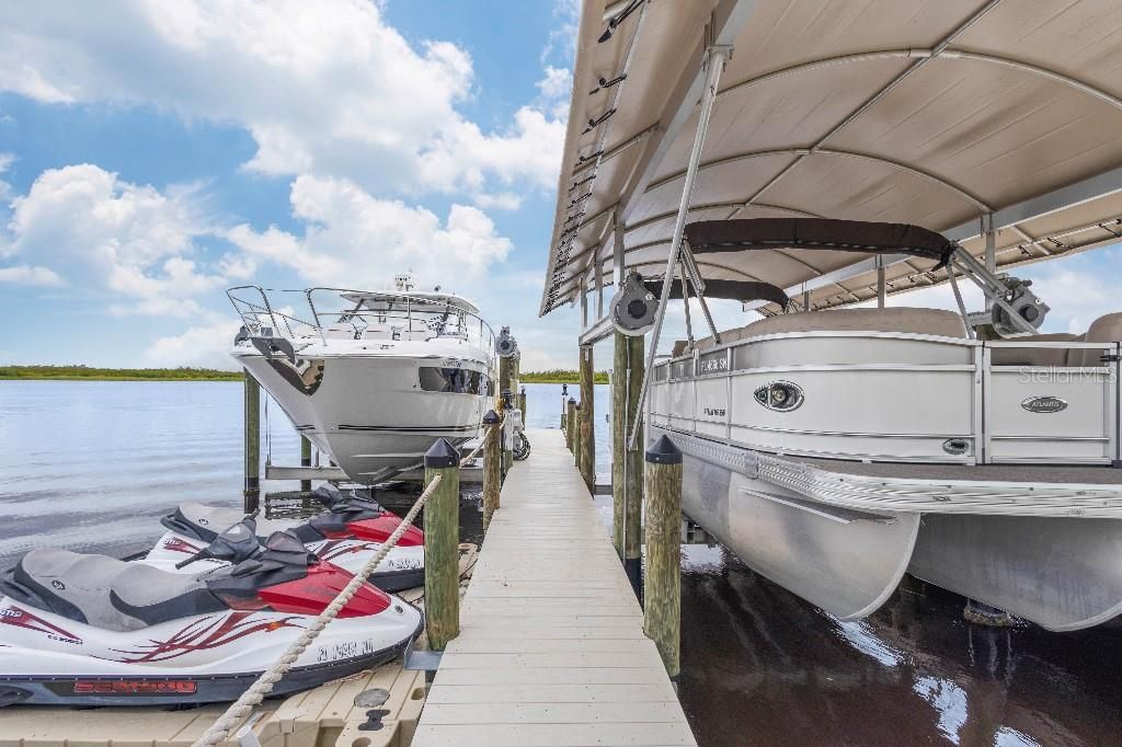 For Sale: $2,350,000 (4 beds, 5 baths, 2952 Square Feet)