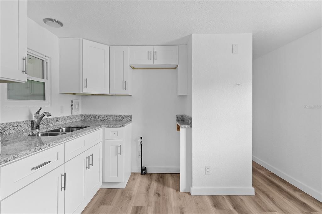 待售: $145,000 (2 贝兹, 1 浴室, 672 平方英尺)