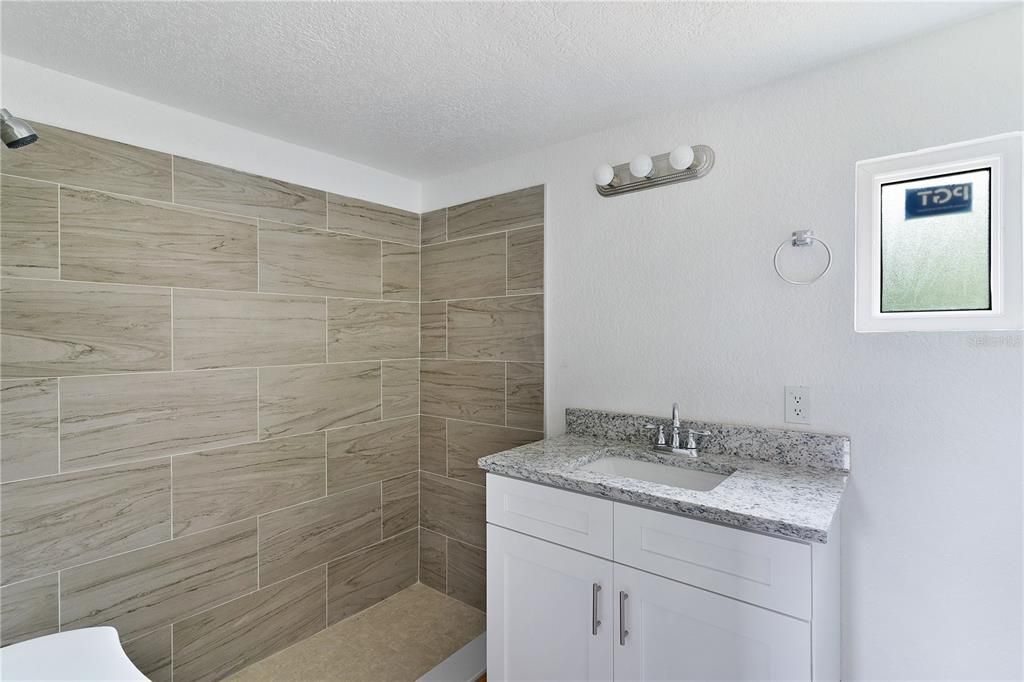 待售: $145,000 (2 贝兹, 1 浴室, 672 平方英尺)