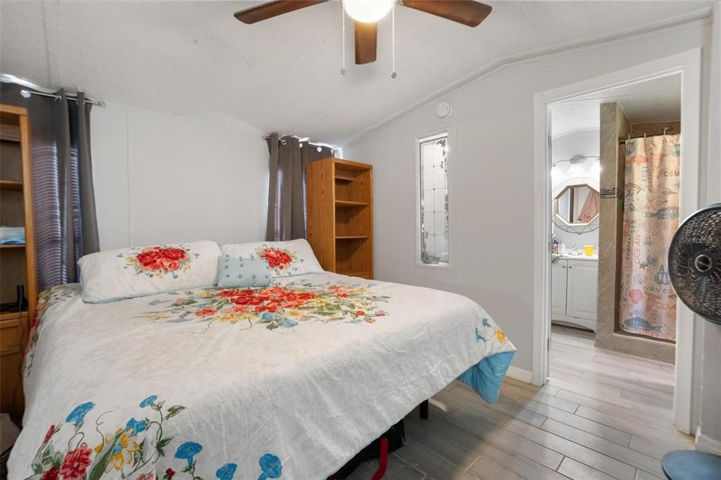 待售: $199,000 (3 贝兹, 2 浴室, 1064 平方英尺)