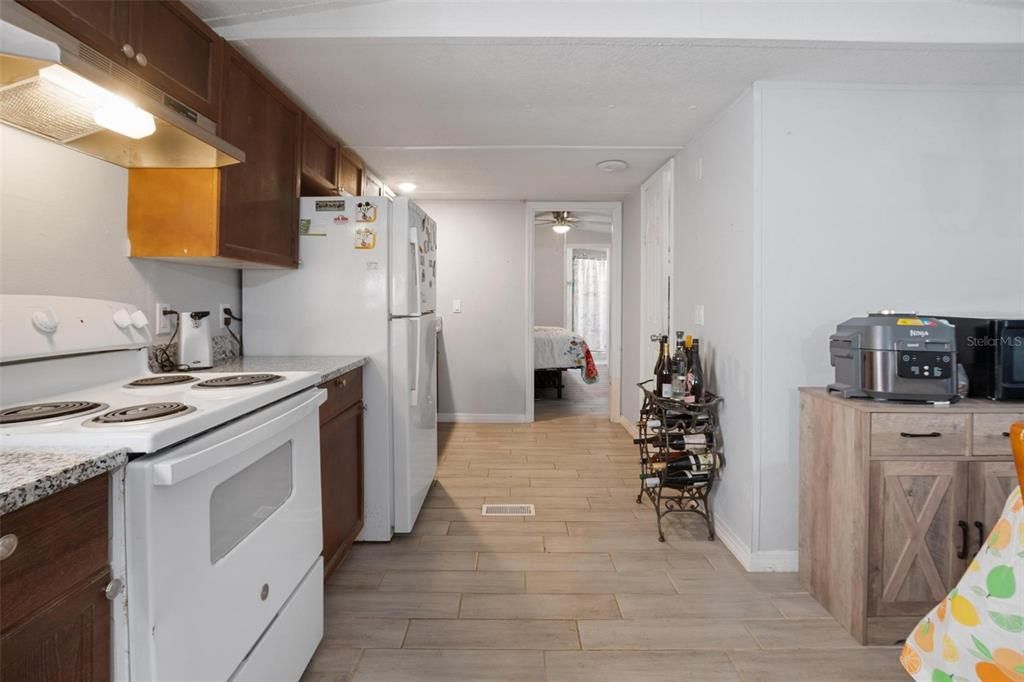 待售: $199,000 (3 贝兹, 2 浴室, 1064 平方英尺)