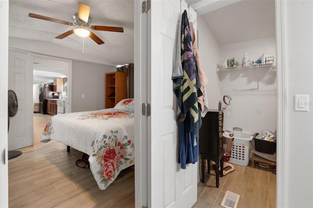 待售: $199,000 (3 贝兹, 2 浴室, 1064 平方英尺)