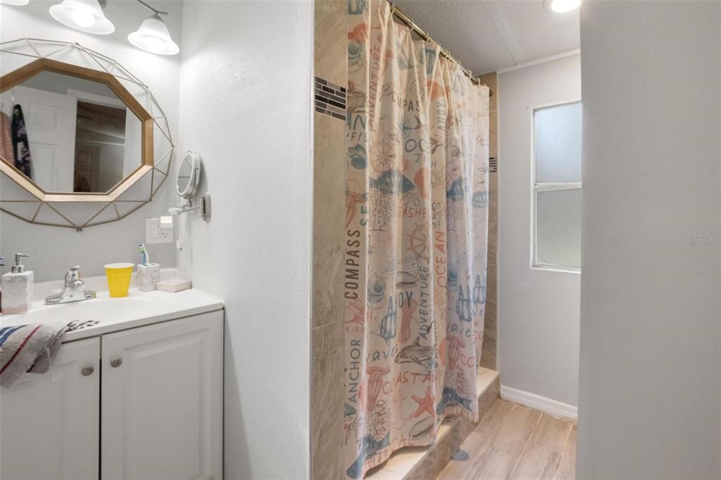 待售: $199,000 (3 贝兹, 2 浴室, 1064 平方英尺)