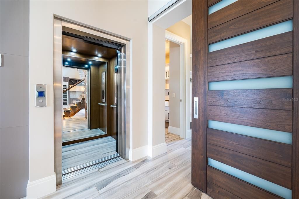 En Venta: $5,500,000 (5 camas, 5 baños, 6676 Pies cuadrados)