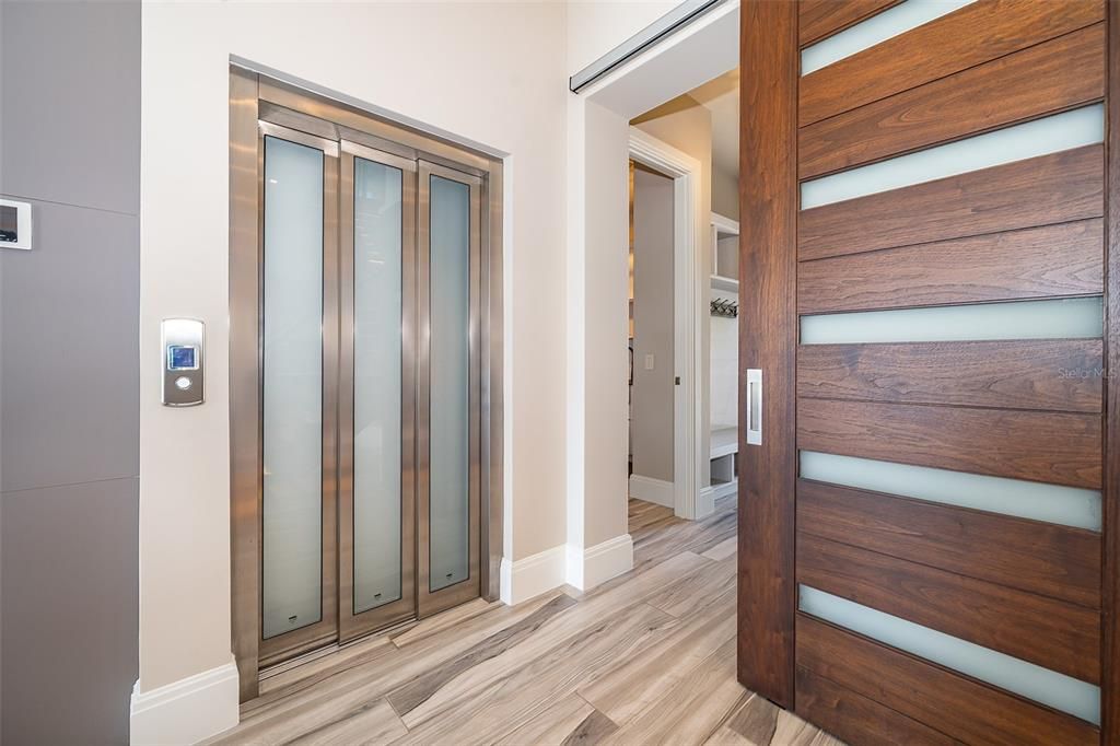 En Venta: $5,500,000 (5 camas, 5 baños, 6676 Pies cuadrados)