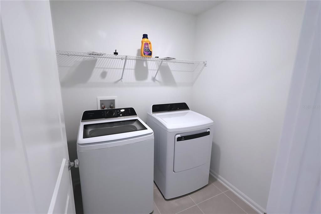 Activo con contrato: $1,950 (4 camas, 2 baños, 1874 Pies cuadrados)