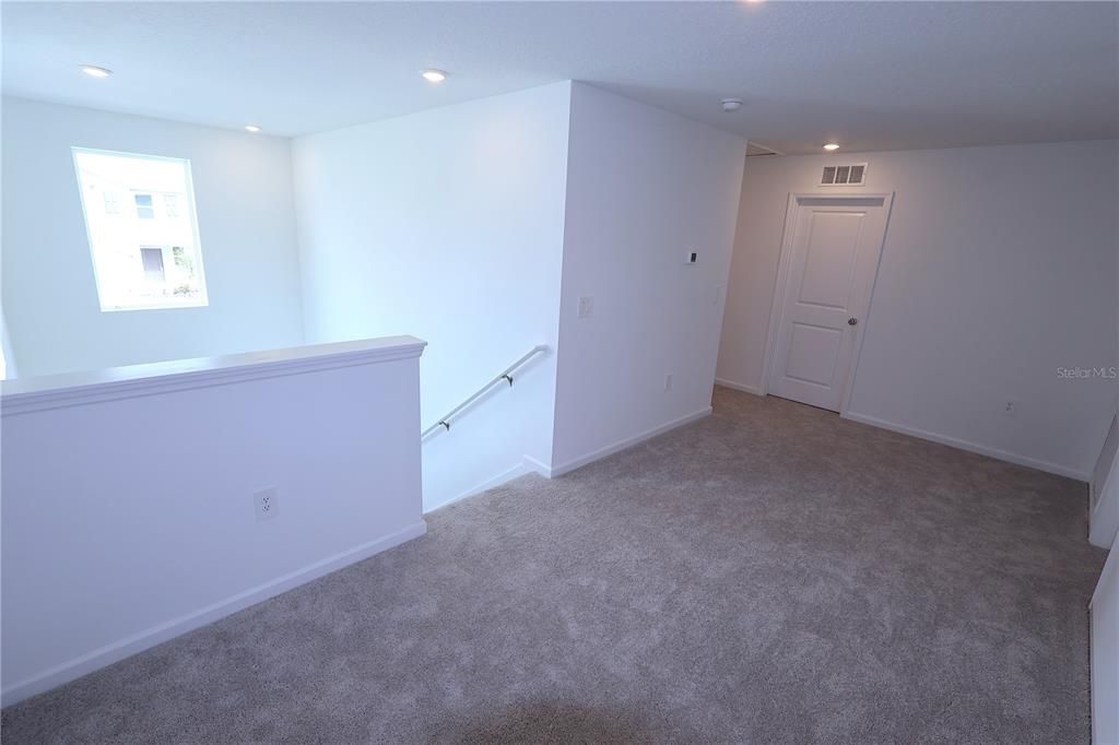 Activo con contrato: $1,950 (4 camas, 2 baños, 1874 Pies cuadrados)