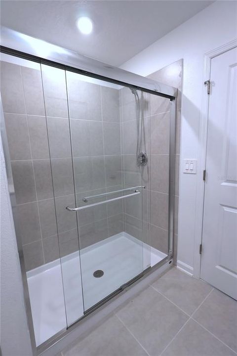 Activo con contrato: $1,950 (4 camas, 2 baños, 1874 Pies cuadrados)