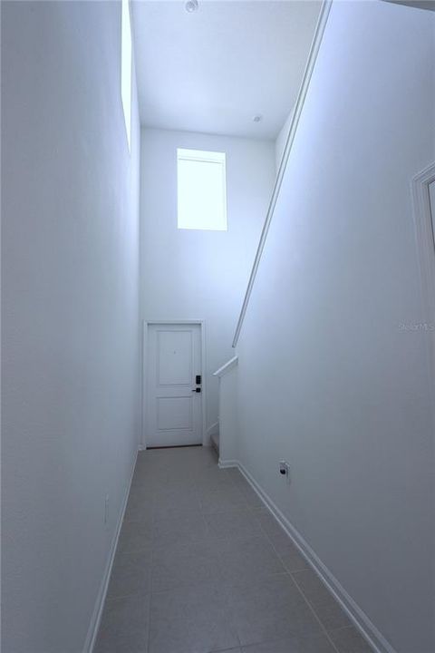 Activo con contrato: $1,950 (4 camas, 2 baños, 1874 Pies cuadrados)