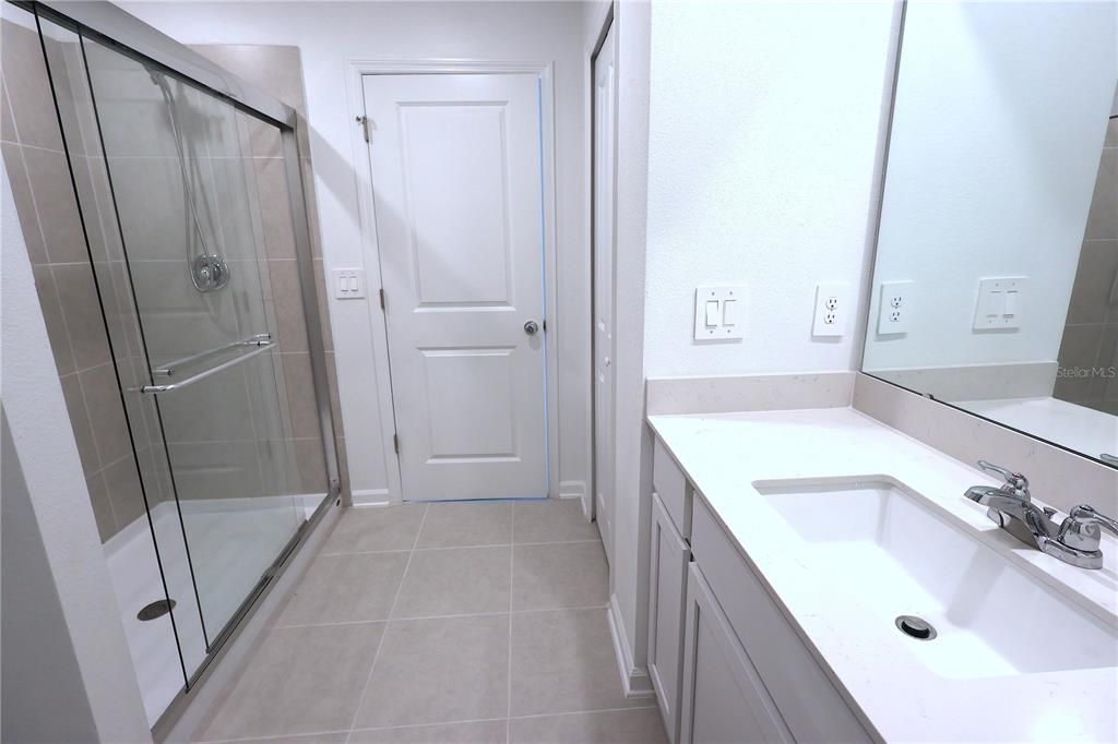 Activo con contrato: $1,950 (4 camas, 2 baños, 1874 Pies cuadrados)