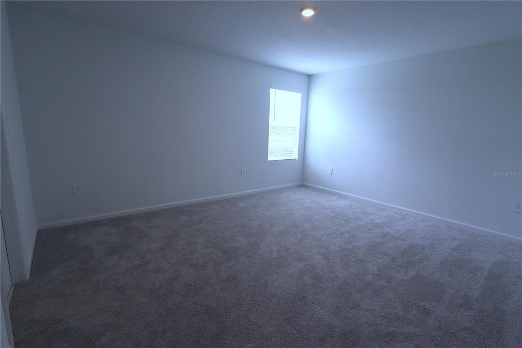 Activo con contrato: $1,950 (4 camas, 2 baños, 1874 Pies cuadrados)