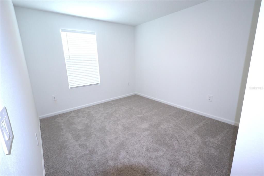 Activo con contrato: $1,950 (4 camas, 2 baños, 1874 Pies cuadrados)