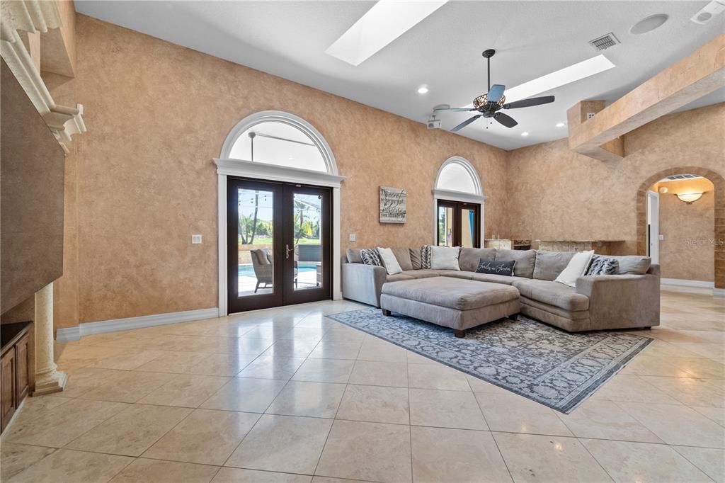 For Sale: $799,000 (4 beds, 3 baths, 3480 Square Feet)